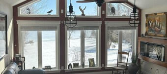 10 acres all to yourself! Escape to our bungalow. Family and Pet friendly.