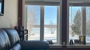 TV, fireplace, stereo