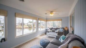 TV, fireplace, offices