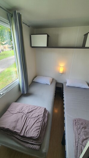 3 bedrooms, in-room safe, free WiFi, bed sheets - "mobil-home Sweet Home" : 32 m² 3 Chambres, 6 Personnes, au Calme Avec Jardin (Houlgate)
