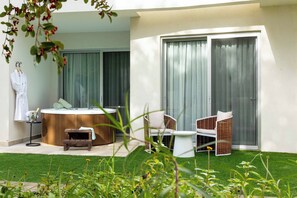 Garden Jacuzzi | Hiên