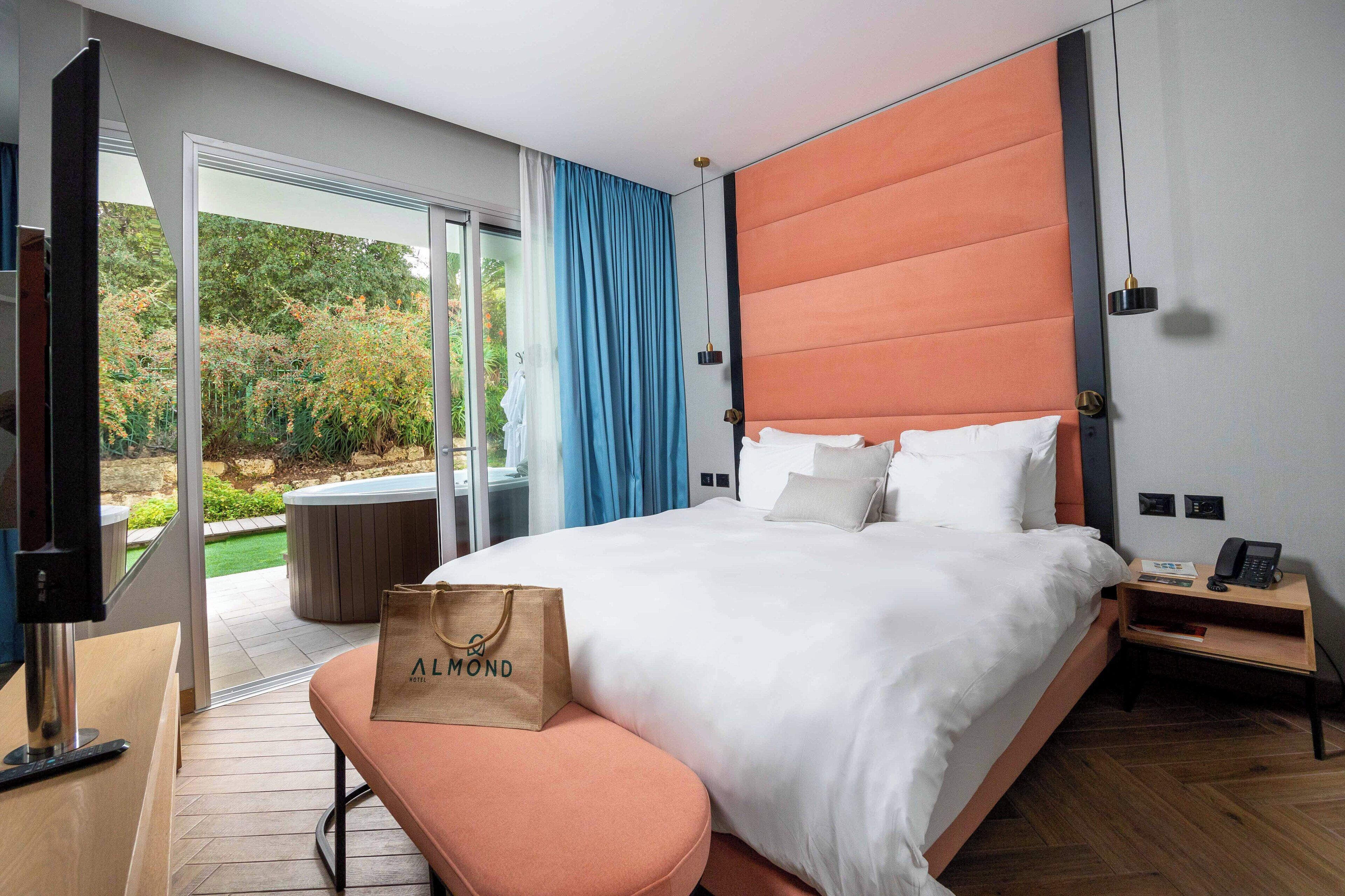 Garden Jacuzzi | Garden view