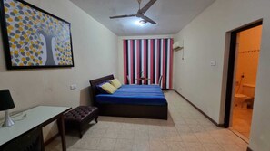 Premium Room, 1 King Bed | Desk, free WiFi, bed sheets - Victory Colombo (Colombo)