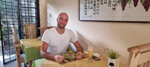 Daily cooked-to-order breakfast (USD 7 per person) - Victory Colombo (Colombo)