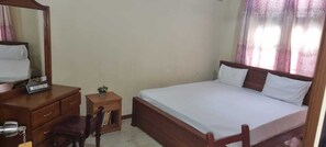 Deluxe Room, 1 Queen Bed | Desk, free WiFi, bed sheets - Victory Colombo (Colombo)