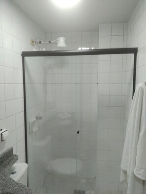 Hårføner, håndklær, såpe og toalettpapir