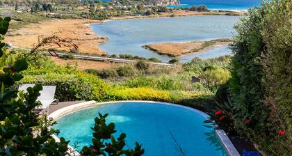 Villa Corbezzolo has it all: private pool & jacuzzi, sea views and near beach