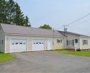 Exterior - On Long Lake with Direct Access to Trails-L & R Lakeside Rentals (Sinclair)