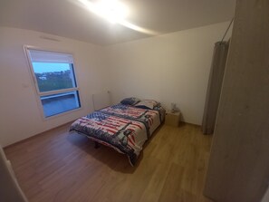 4 chambres, Wi-Fi gratuit, draps fournis