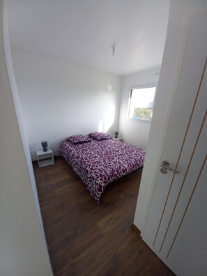 4 多间卧室、免费 WiFi、床单