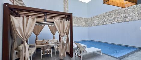 Et oppvarmet basseng