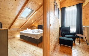 3 bedrooms, in-room safe, travel crib, free WiFi - Luxurious home in Bilje with WiFi (Bilje)