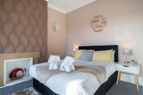 3 Schlafzimmer, Schreibtisch, Bügeleisen/Bügelbrett, WLAN