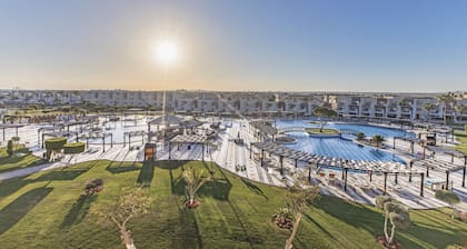 SUNRISE Crystal Bay Resort - Posh Club