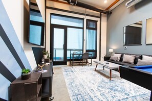 Smart TV - ꕥHeart of DTSAꕥPool Tableꕥ98 WlkscrꕥACꕥBalconyꕥGYMꕥ (Santa Ana)