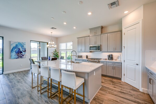 Microwave, oven, stovetop, dishwasher - Stunning Naples Vacation Home w/ Lanai! (Naples)