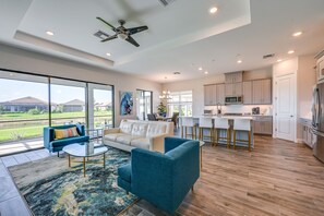 TV, fireplace - Stunning Naples Vacation Home w/ Lanai! (Naples)