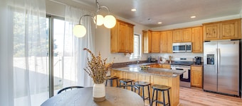 Charming Orem Townhome: 5 Mi to Byu!