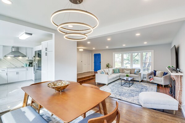 Interior - Updated Home w/ Yard ~ 4 Mi to Old Town Alexandria (Alexandria)