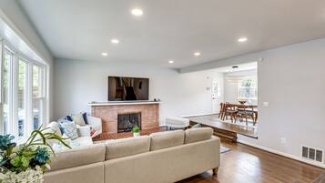 TV, fireplace