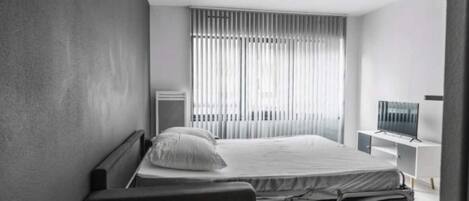 1 slaapkamer, een bureau, gratis wifi, beddengoed