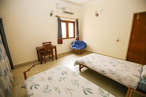 2 bedrooms, WiFi, bed sheets
