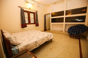 2 bedrooms, WiFi, bed sheets