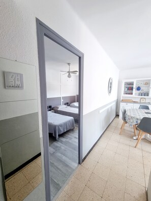 8 Schlafzimmer, Reisekinderbett, kostenloses WLAN, Bettwäsche