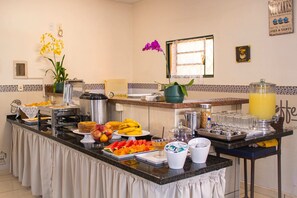 Breakfast buffet - Hotel Pousada Rosim (Pirassununga)