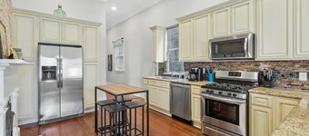 Historic NOLA Home between Magazine and Tchoupitoulas Pet Friendly
