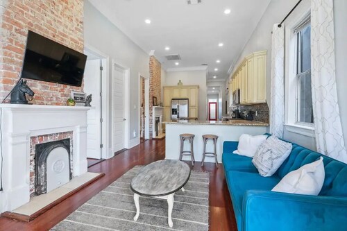 Historic NOLA Home between Magazine and Tchoupitoulas Pet Friendly