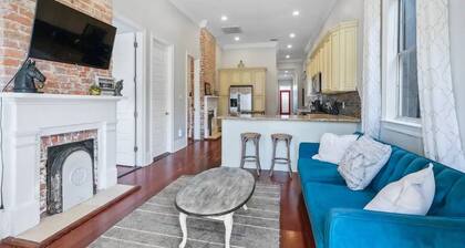 Historic NOLA Home between Magazine and Tchoupitoulas Pet Friendly