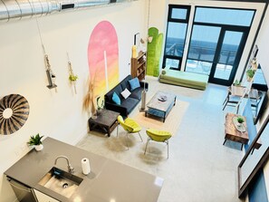Smart TV - ⁂Pet Friendly⁂10min-Airport⁂AC⁂Gym⁂2Bed (Santa Ana)