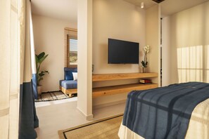 Suite Mewah, 1 Tempat Tidur King, pemandangan laut | 1 kamar tidur, seprai premium, bantalan ekstra lembut, dan brankas