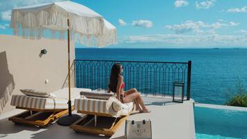 Kauden mukainen ulkouima-allas