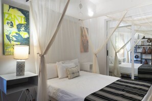 Studiosvit | Individuell inredning, skrivbord, arbetsyta för laptop och gratis wi-fi