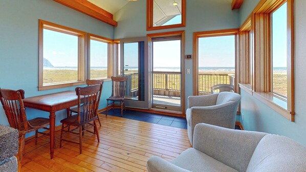 Fernseher, Kamin, Videospiele, Arbeitsbereiche