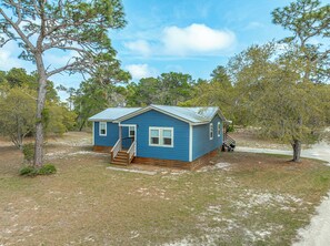 Exterior - Cozy Coastal Cottage minutes from beaches of St George Island (Eastpoint)