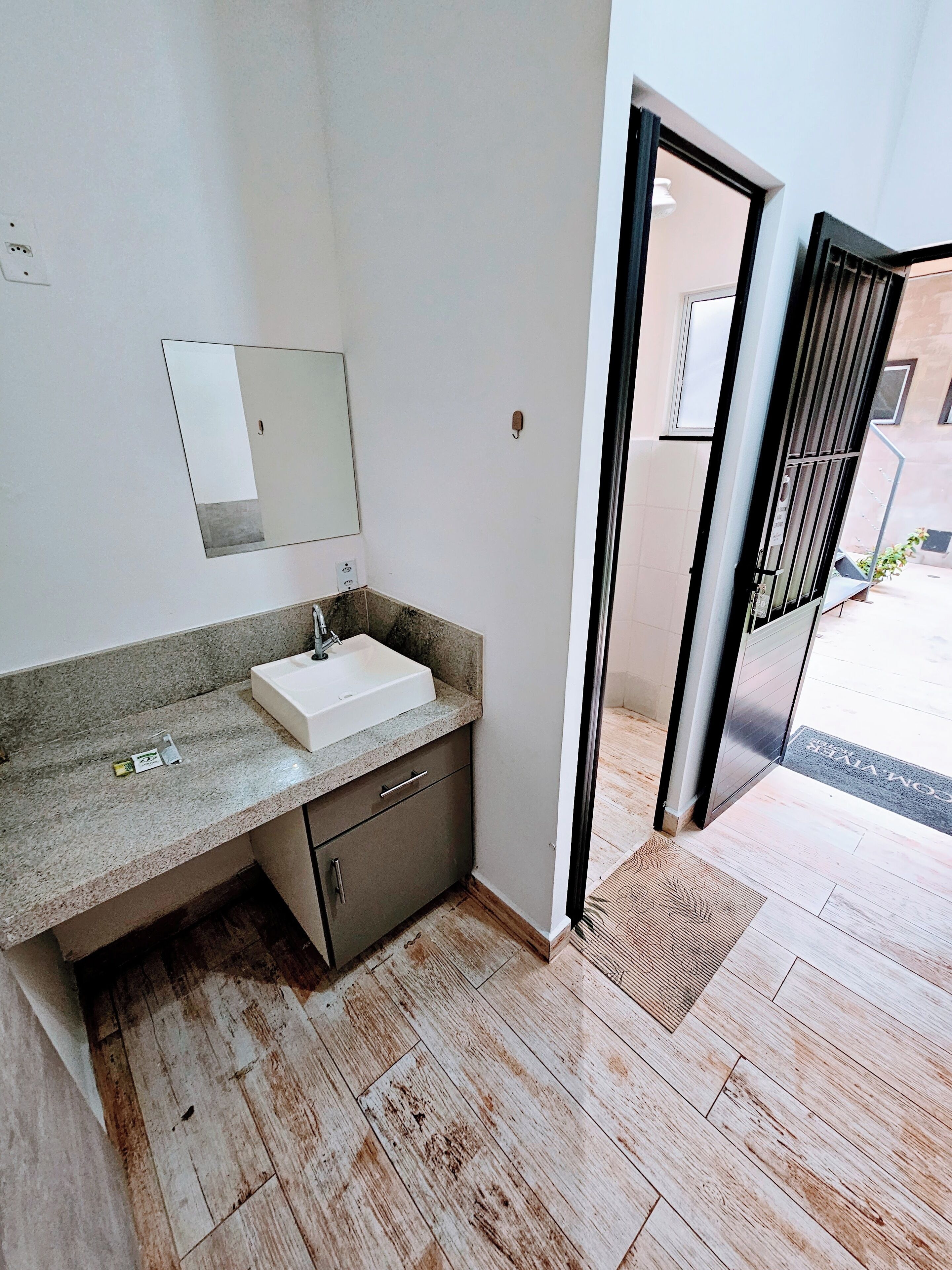 Kamar Ekonomi | Seprai premium, meja kerja, ruang kerja ramah laptop, dan Wi-Fi gratis
