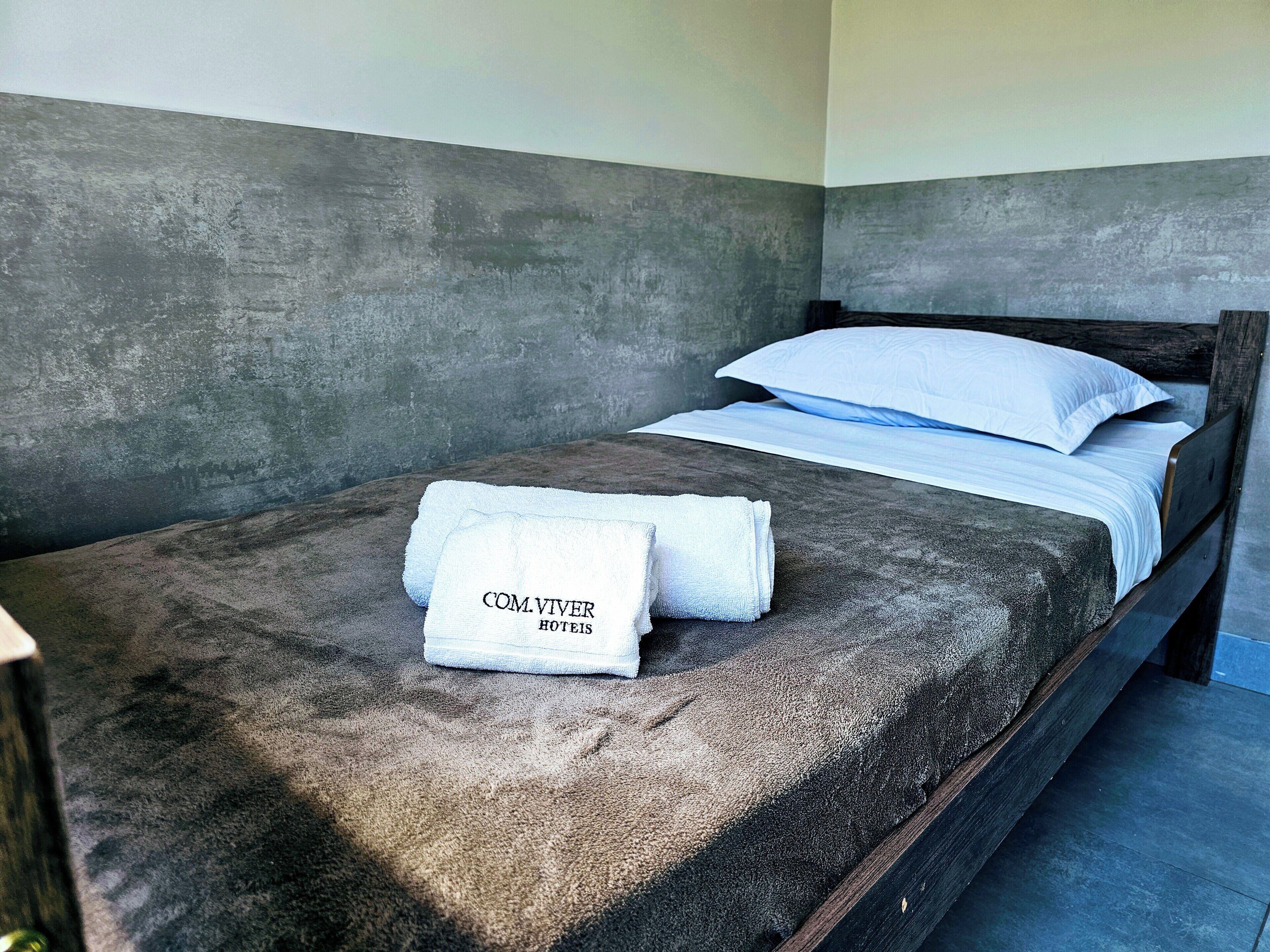 Quarto executivo | Roupas de cama premium, escrivaninha, espaço de trabalho para notebook