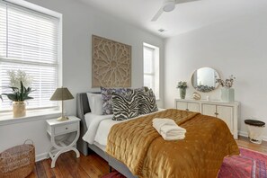 1 bedroom, iron/ironing board, WiFi, bed sheets - The Statesman, Fresh | Centered in the Action! (Savannah)