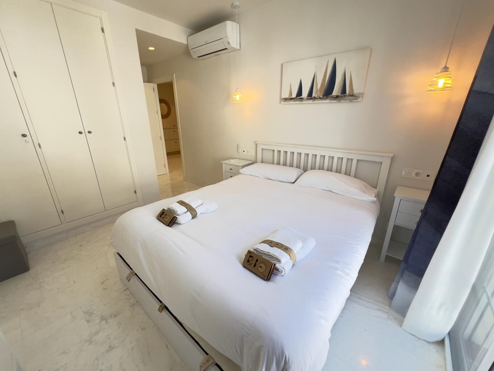 2 slaapkamers, een strijkplank/strijkijzer, wifi, beddengoed