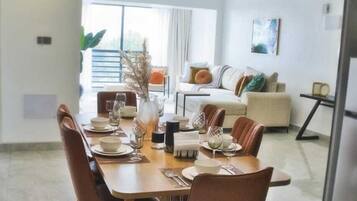 Family Apartment | In-room dining