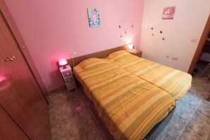 4 Schlafzimmer, Bügeleisen/Bügelbrett, Reisekinderbett, WLAN