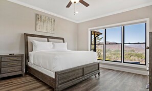 4 sovrum, skrivbord, strykjärn/strykbräda och gratis wi-fi