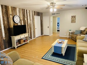 Smart TV, DVD player