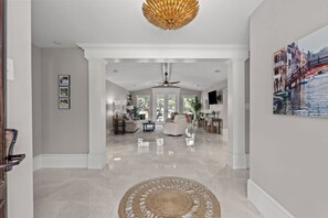 Lobby - Casa De Riviera: Infinity Pool, FrPits, Lakefront w Dock, FREE Daily Activities! (Panama City Beach)