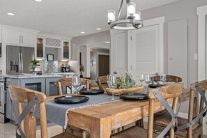 Dining - Casa De Riviera: Infinity Pool, FrPits, Lakefront w Dock, FREE Daily Activities! (Panama City Beach)