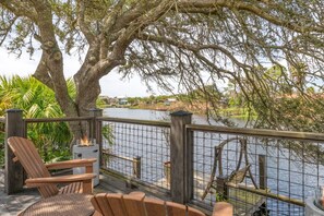 Property grounds - Casa De Riviera: Infinity Pool, FrPits, Lakefront w Dock, FREE Daily Activities! (Panama City Beach)