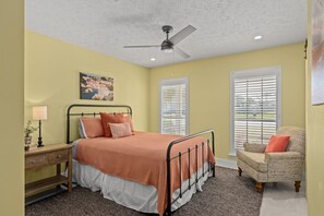3 bedrooms, desk, iron/ironing board, free WiFi